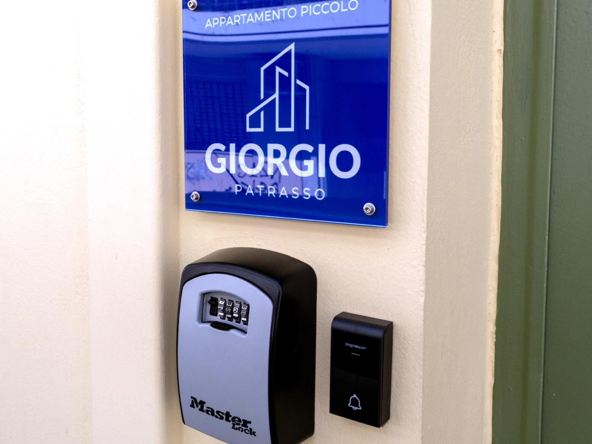 Giorgio Patrasso - Micro Apartment In The Center Of Patras Exterior photo